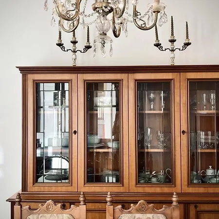 아파트 Historical Artist Flat *