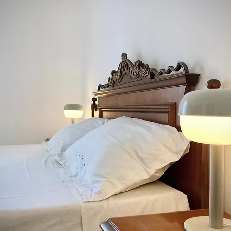 Historical Artist Flat 카타니아