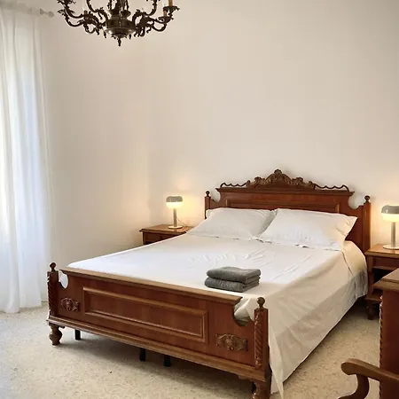 Historical Artist Flat 카타니아