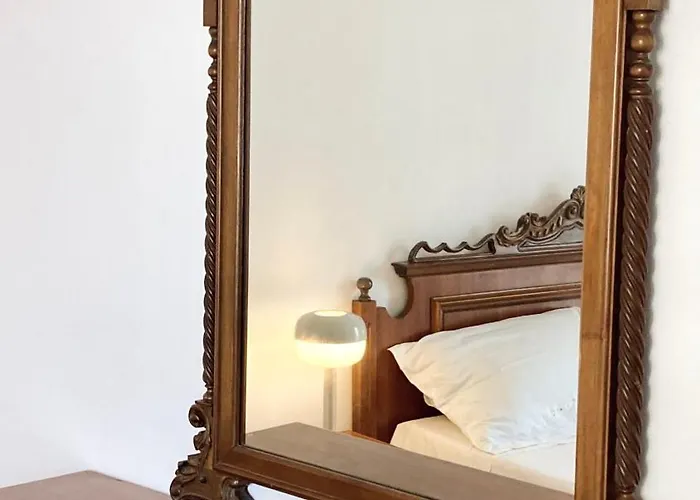 Historical Artist Flat